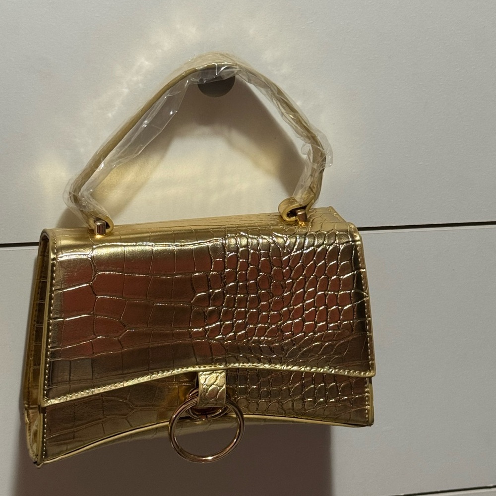 Elegant Gold Crocodile Pattern Handbag